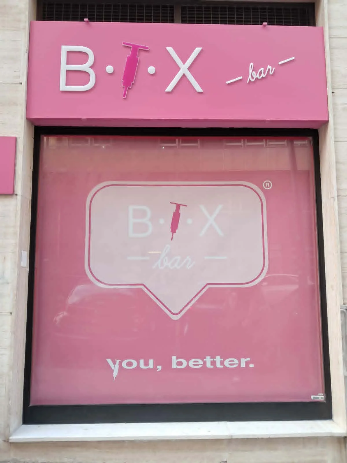 Vetrina del Botox Bar con rullo personalizzato