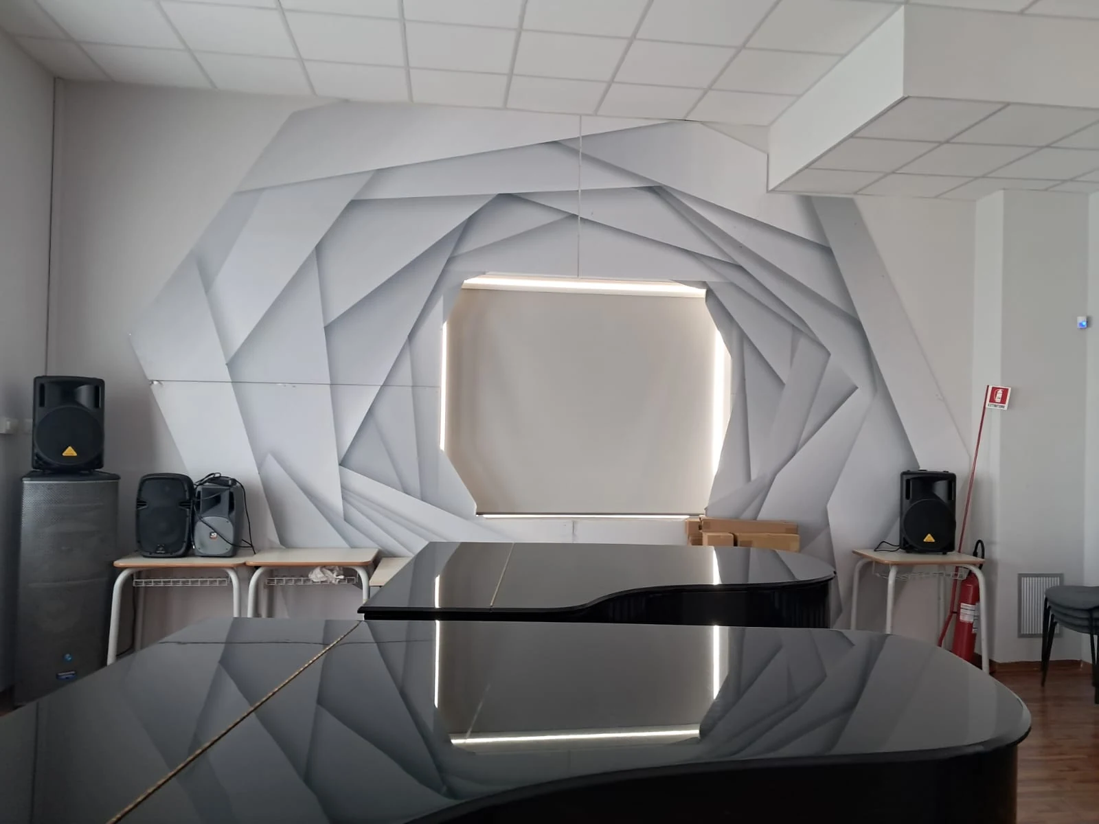Sala del Conservatorio Giuseppe Martucci di Salerno con tenda a rullo su misura